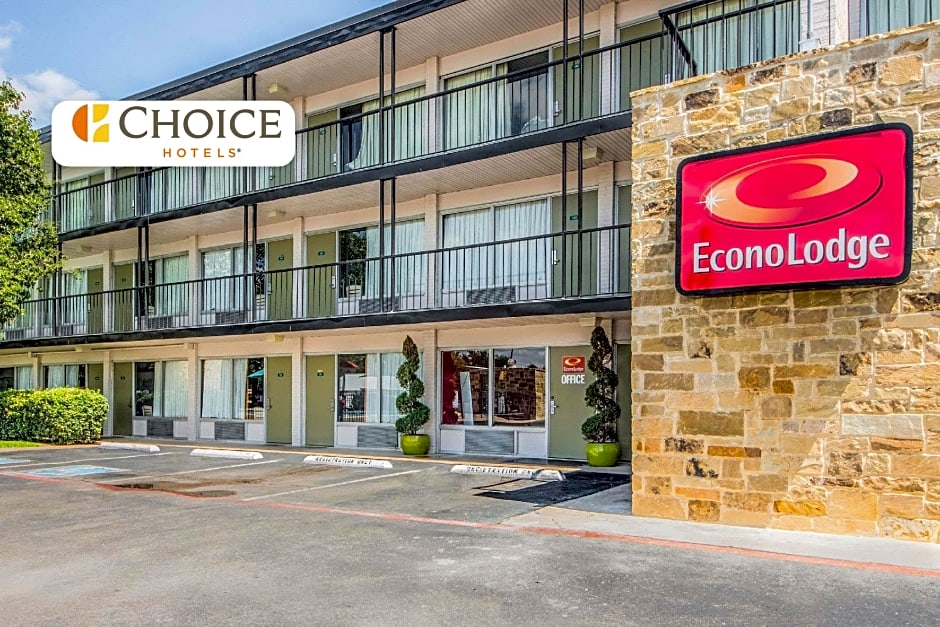 Econo Lodge Airport I-35 North
