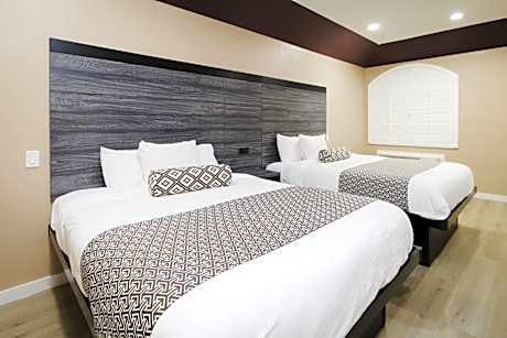 Queen Room with Two Queen Beds - Smoking