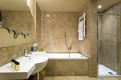 Deluxe Suite (Affreschi) (1 Queen Bed and 1 Double Sofa Bed)