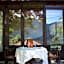 Country Club Hotel & Suites