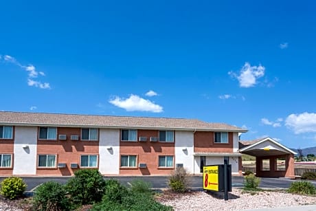 Super 8 by Wyndham Colorado Springs/Chestnut Street