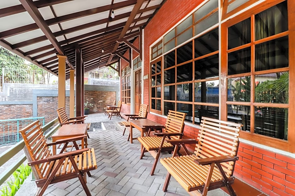 Satriafi Hotel by ZUZU