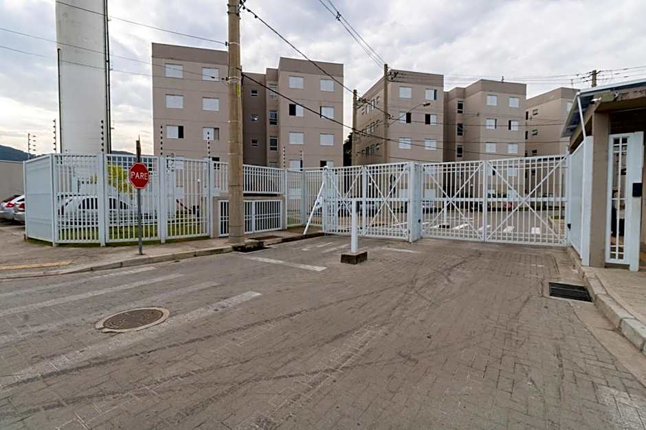 Apto c piscina e WiFi na Praia da Enseada -Guaruja