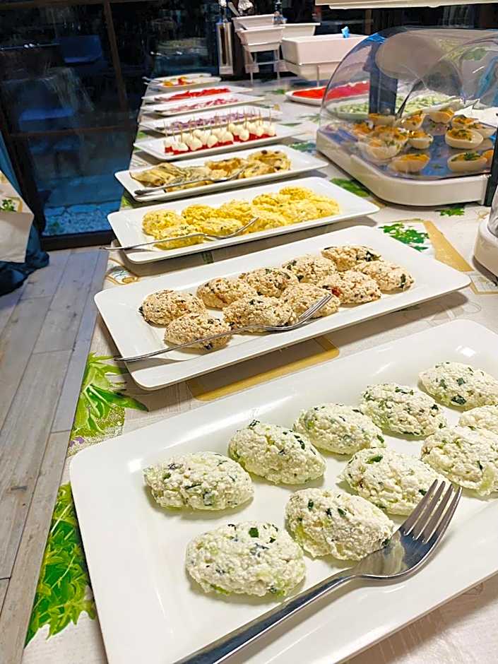 Old Tree Home & Restaurant