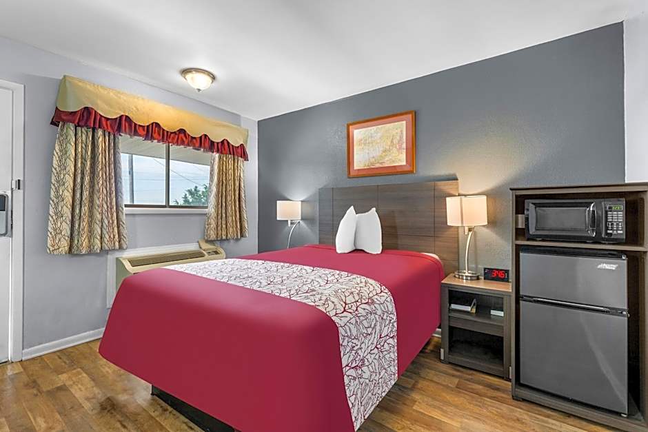 Photo 1 of 4 of 1 Queen Bed