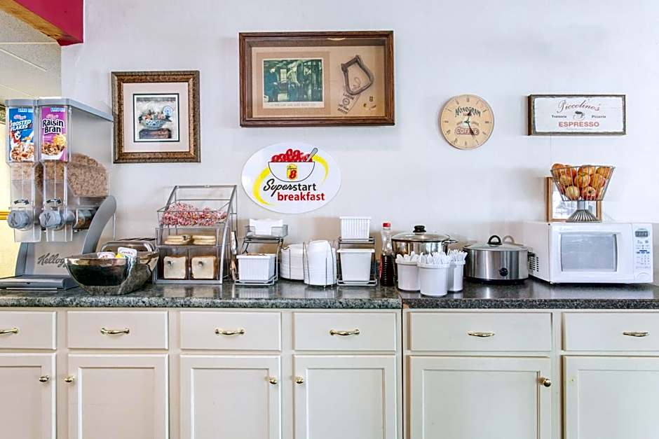 Super 8 by Wyndham Carthage