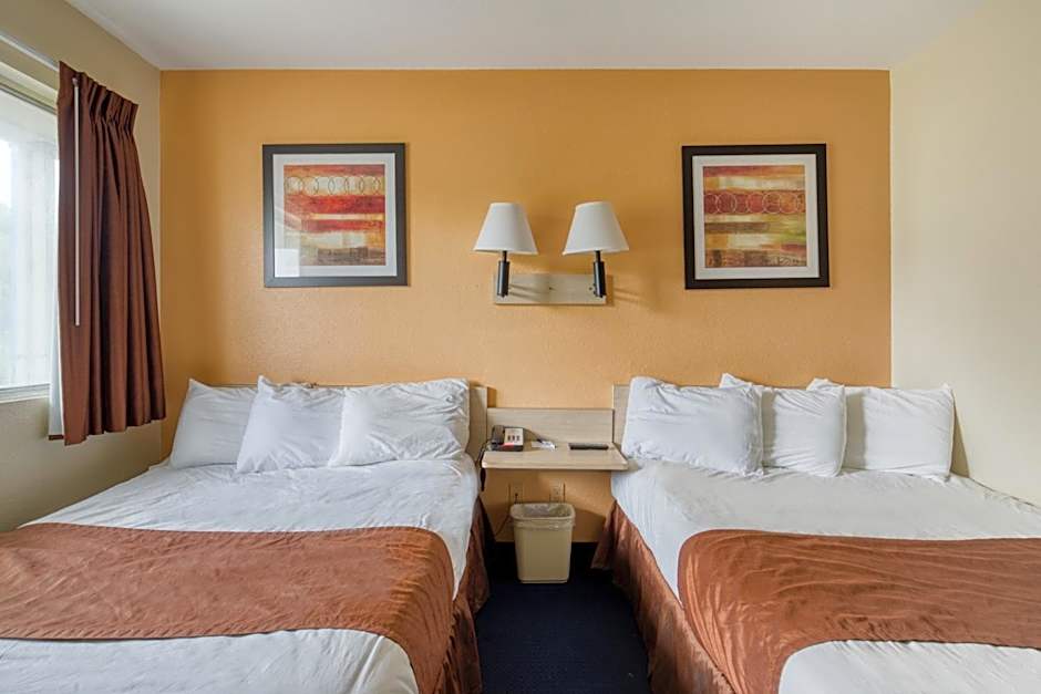 Days Inn by Wyndham New Philadelphia