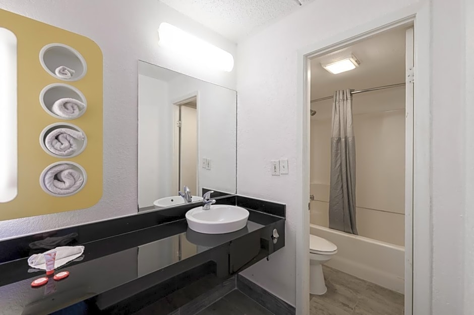 OYO Hotel Houston Katy Freeway
