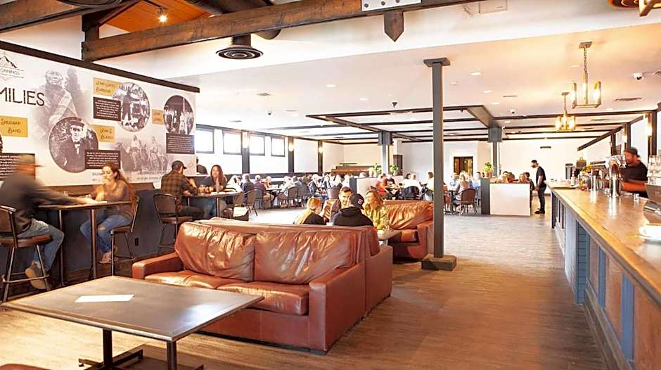 Invermere Inn & Suites