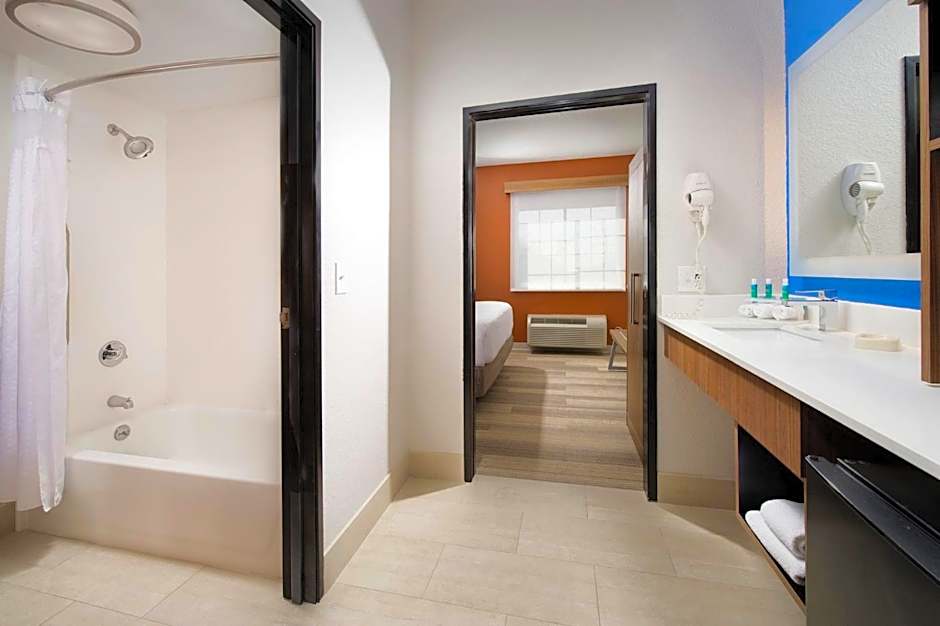 Holiday Inn Express & Suites San Antonio - Downtown Market Area By IHG
