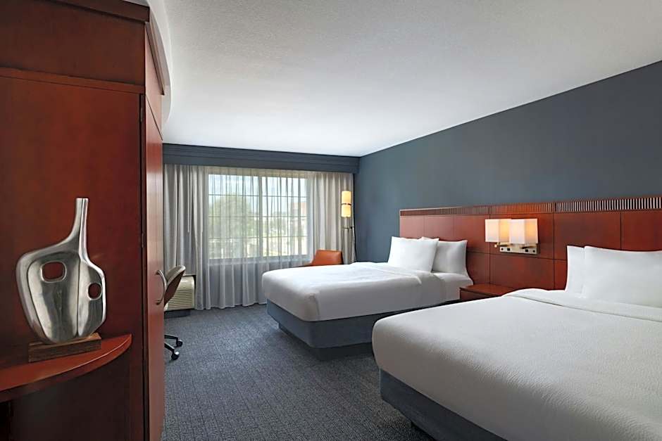 Courtyard by Marriott Omaha Aksarben Village