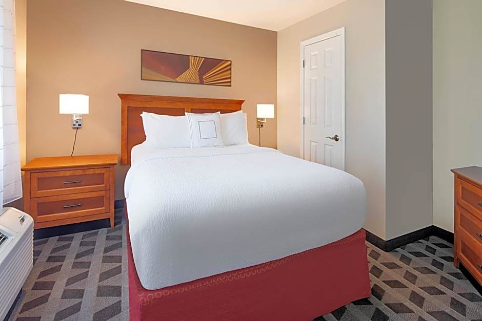 Photo 1 of 6 of 1 Bedroom 1 Queen Bed with Sofabed Suite