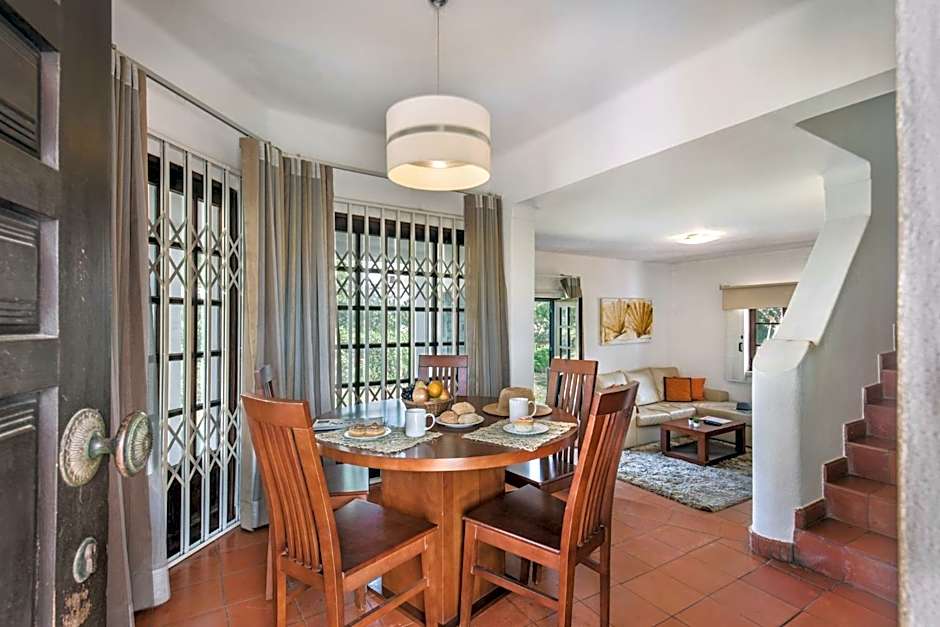 Perfect Retreat Overlooking Pinhal Golf Course, Private pool, Off-street parking
