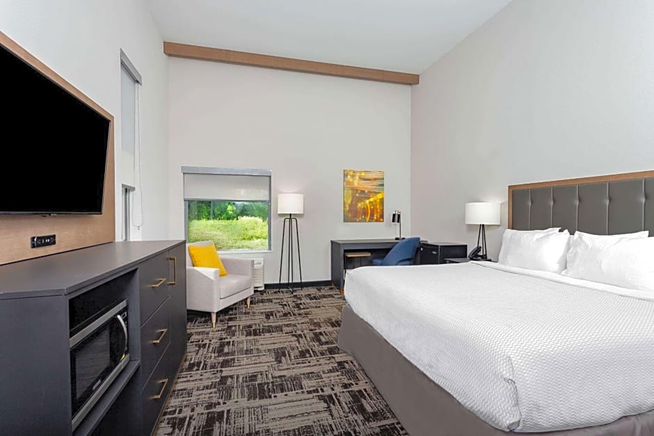 LaQuinta Suites by Wyndham South Bend Notre Dame Area