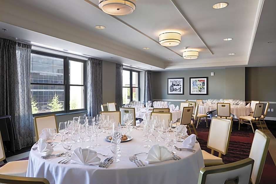 Ambassador Hotel Wichita, Autograph Collection by Marriott