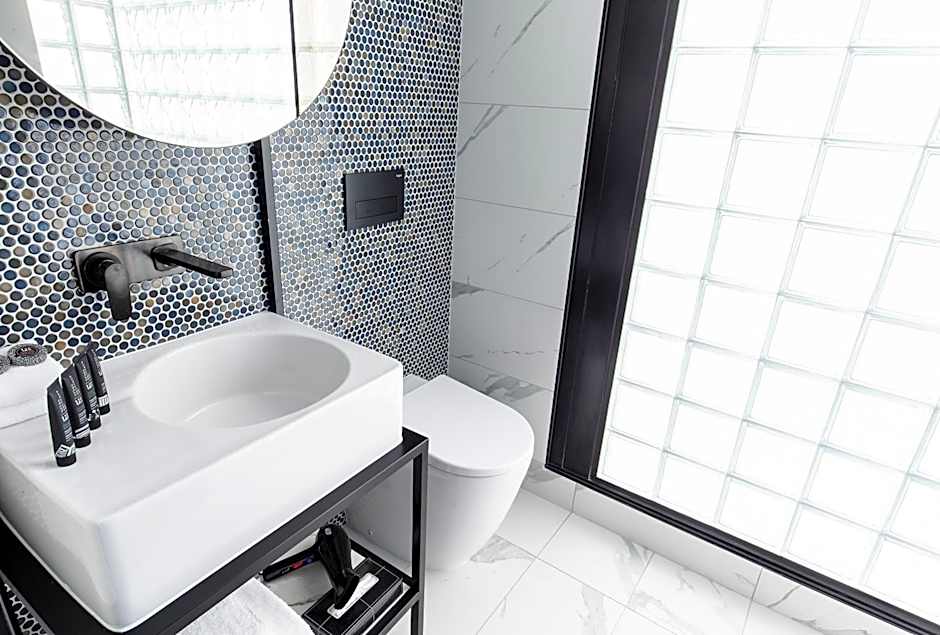 Brady Hotels Jones Lane