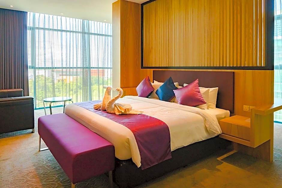 Greens Hotel & Suites