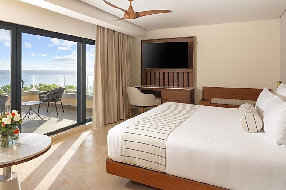 Photo 1 of 5 of Club Preferred 1 King Bed, Ocean front, Terrace