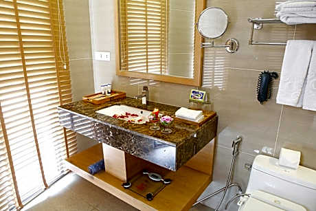 Suite Double with City View