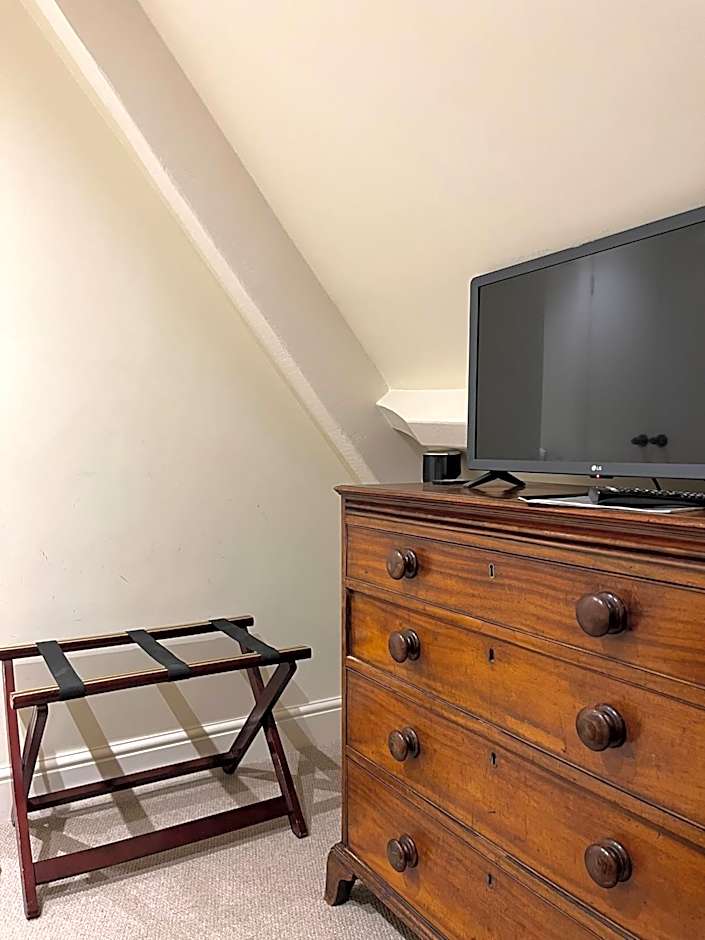 Cat and Custard Pot Inn