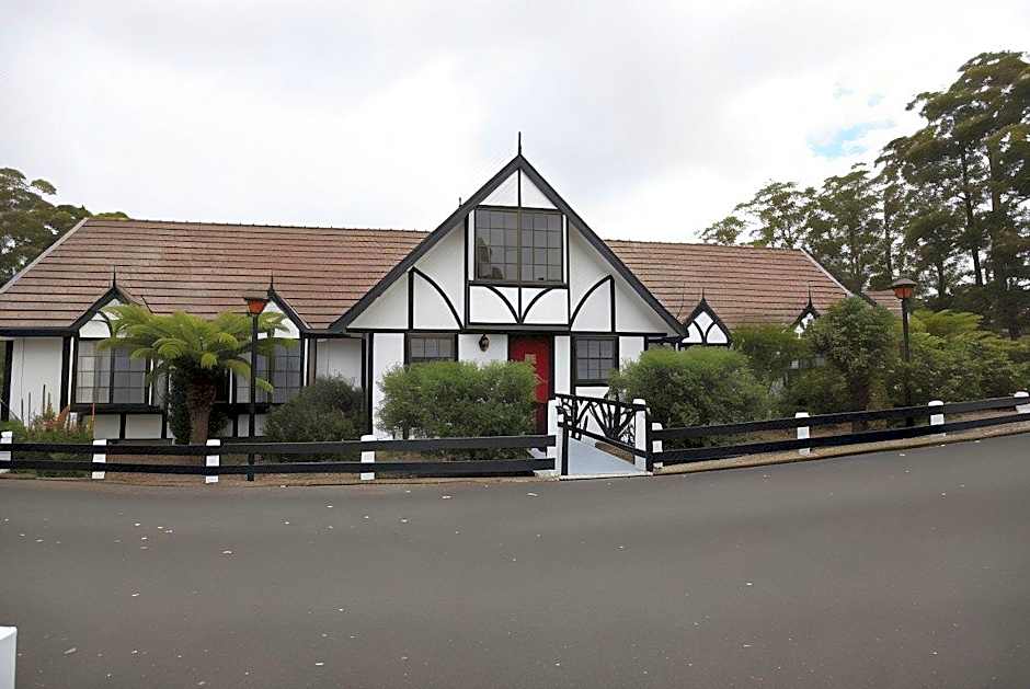 The Fox and Hounds Historic Hotel