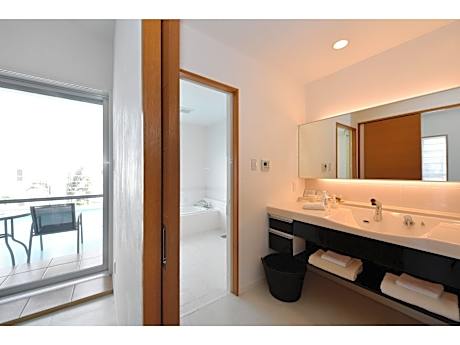 Double Bedroom with Balcony