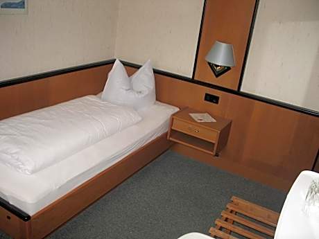 Single Room with Shared Toilet