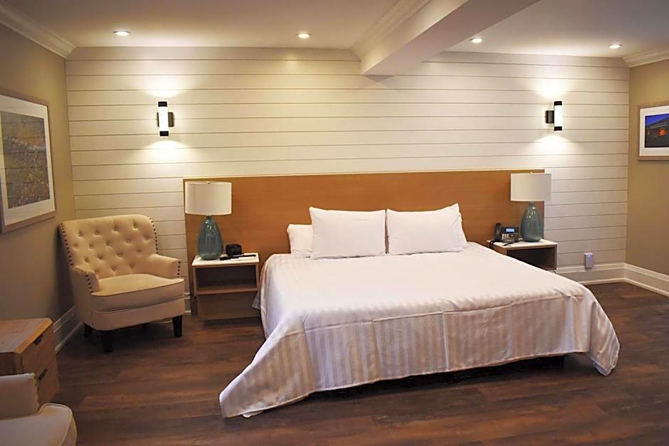 Colonial Hotel & Suites