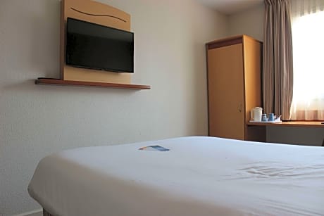 Standard - 1 Double Bed 1 Sofa