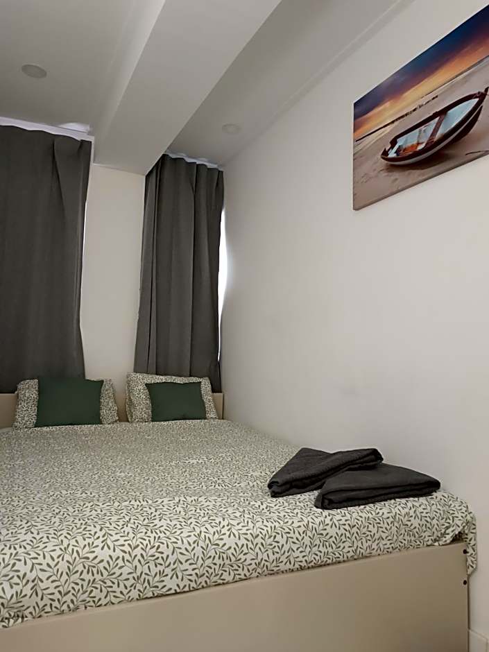 Plaza Caparica Hostel