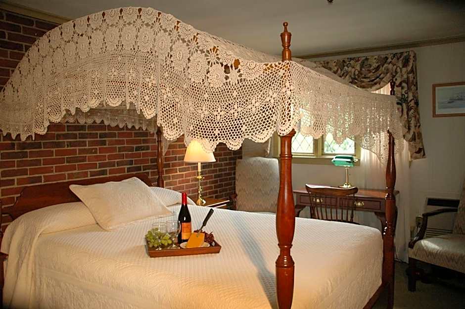 Lamies Inn & The Old Salt Tavern