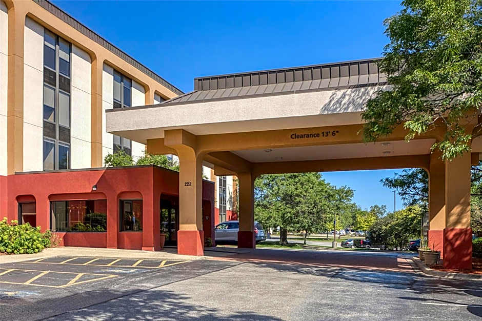 SureStay Plus Hotel by Best Western Chicago Lombard