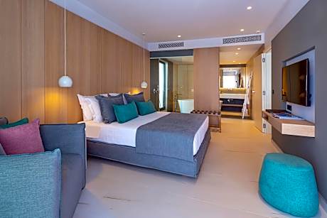 2-Bedroom Deluxe Sea View Suite with Jacuzzi