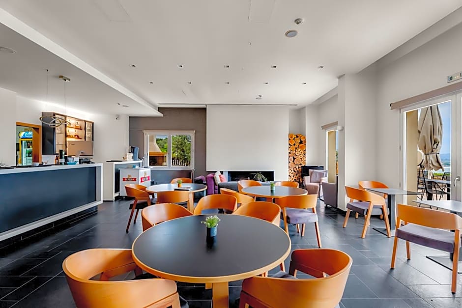 Orizontes View Hotel