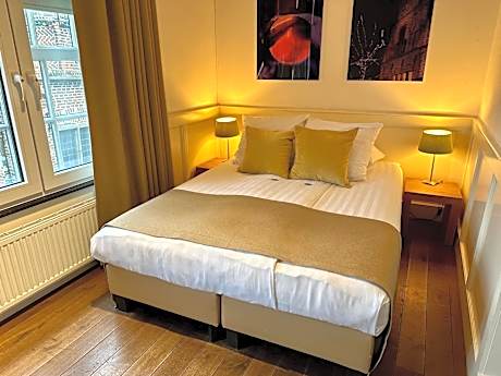 Standard Double Room with Shared Toilet