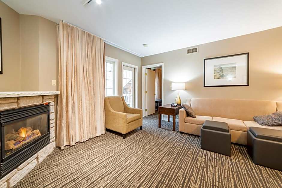 Horseshoe Valley Suites - The Azure