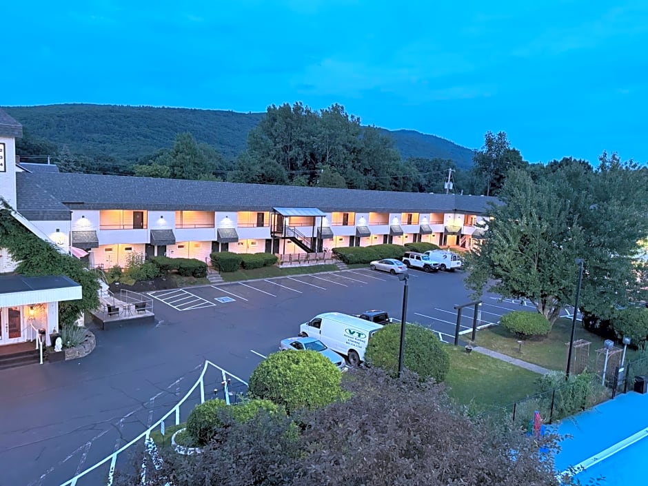 The Black Mountain Inn