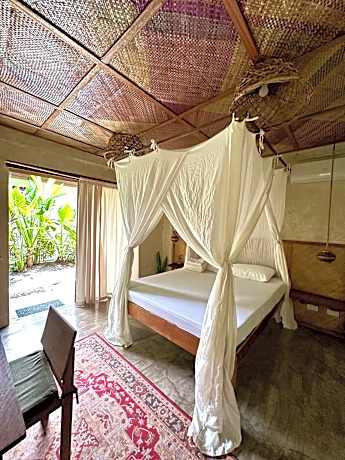 Queen Room with Garden View