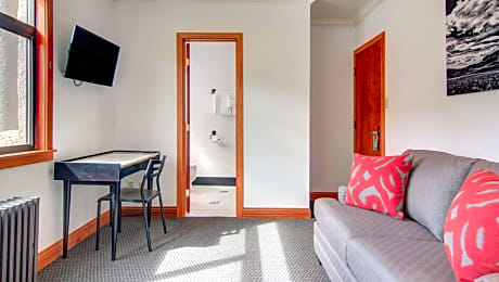 Superior Double Diamond Queen Room