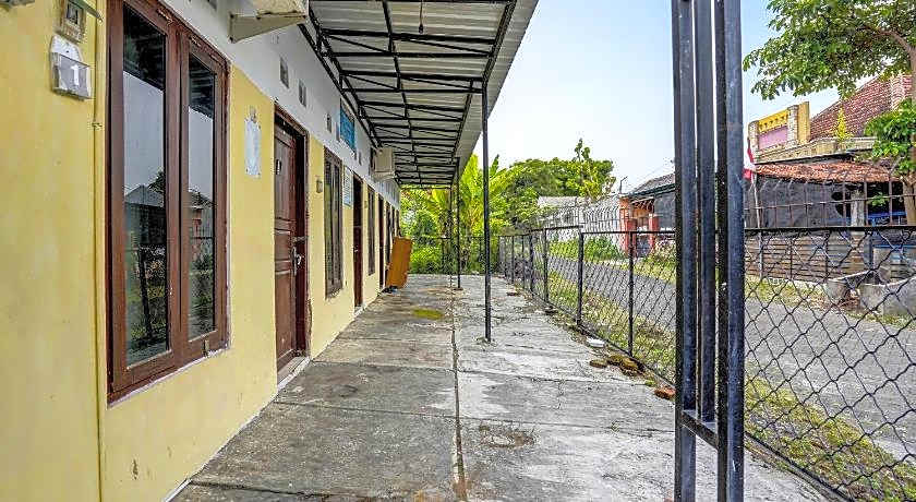 SPOT ON 92480 Iwn Homestay Syariah