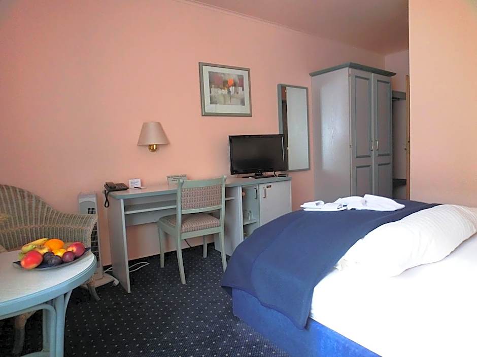 Photo 1 of 9 of Single Room