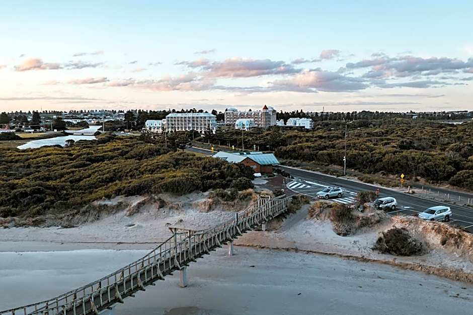 Deep Blue Hotel & Hot Springs