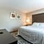 Orangewood Inn & Suites Kansas City Airport