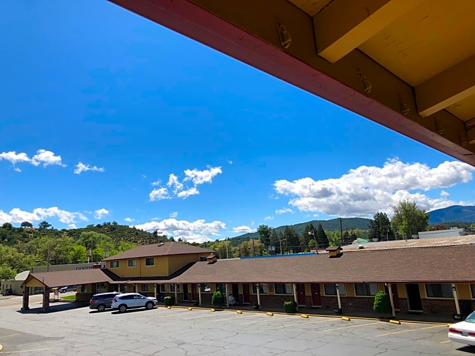 Klamath Motor Lodge