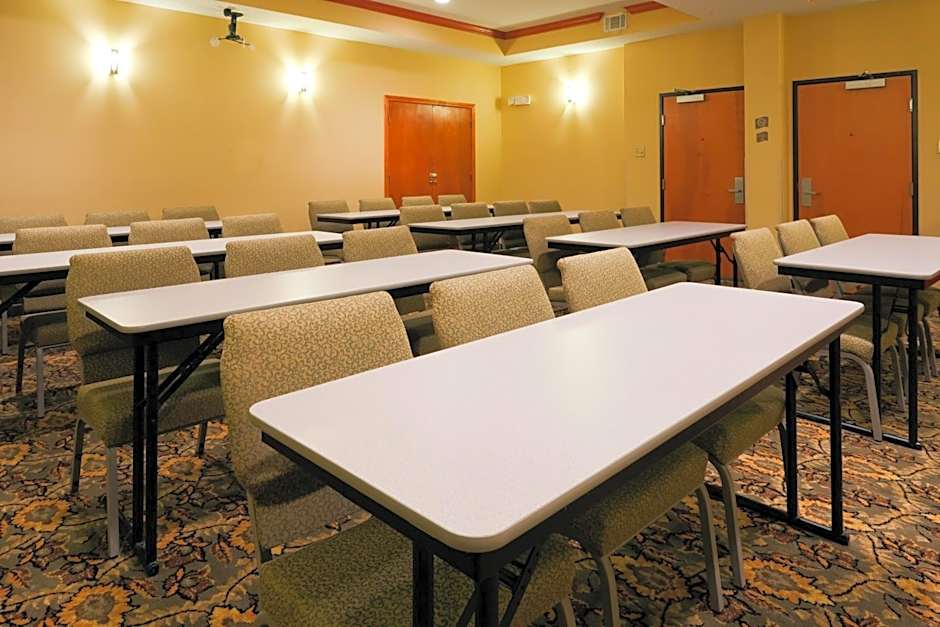 Holiday Inn Express Hotel and Suites Fairfield-North By IHG