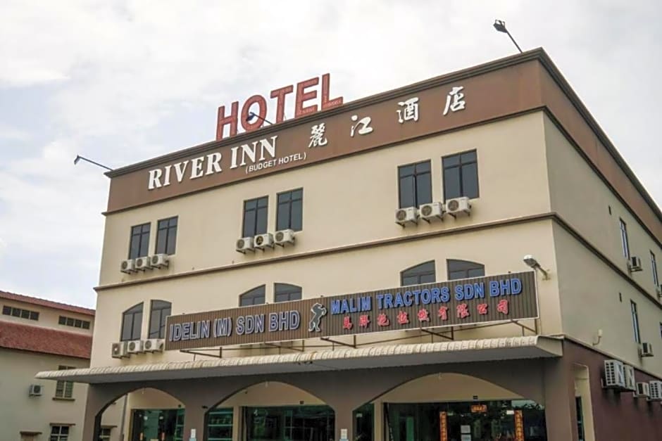HOTEL RIVER INN