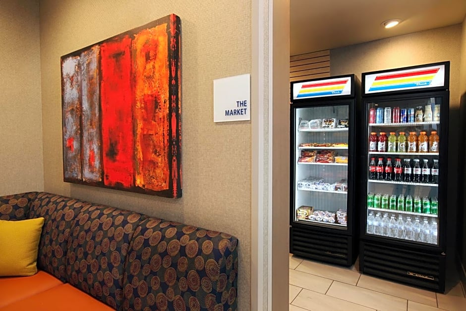 Holiday Inn Express & Suites Omaha South Ralston Arena, an IHG Hotel