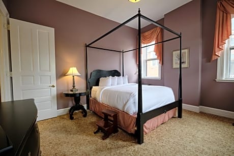 Rehm House Queen Suite