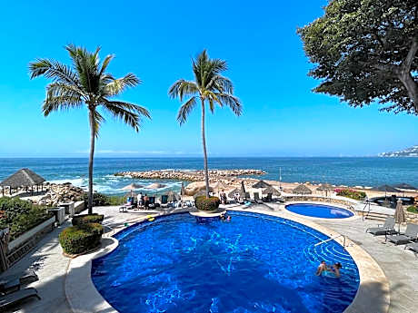 Ocean Front, 3 bedroom, 3 bathroom, Casa Natalia, Playa Esmeralda