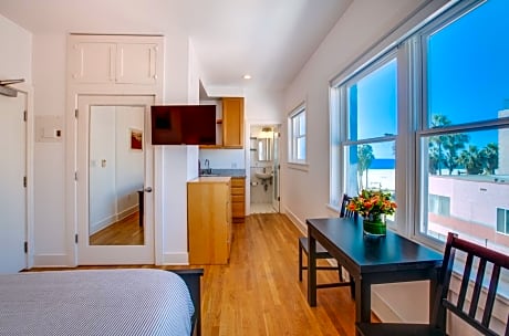 Studio Suite with Partial Ocean View